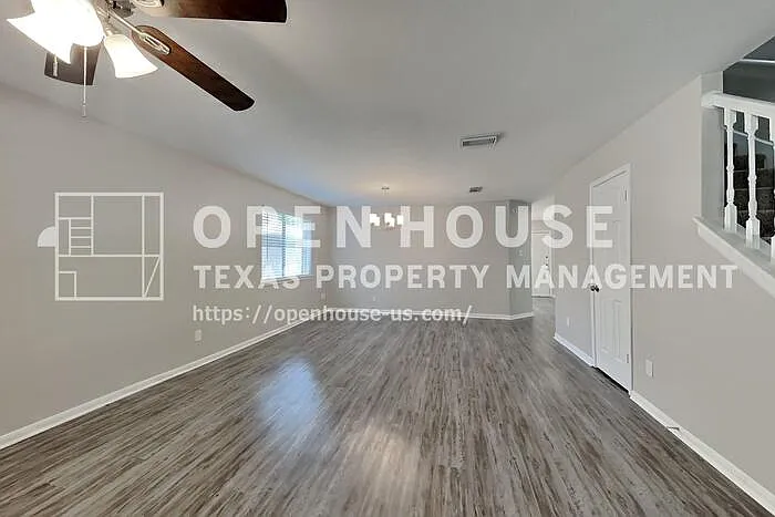 4 bed, 2.5 bath, 2530 sqft, $2,250 — Photo 3