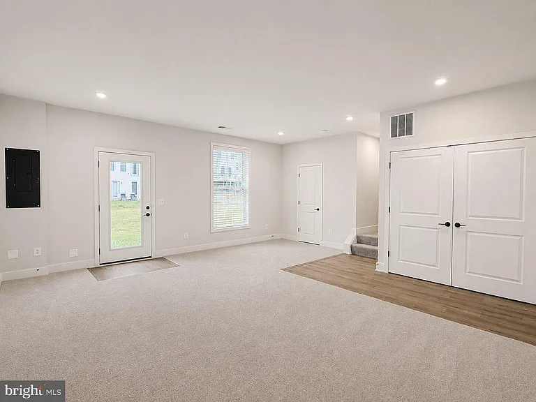 135 Heyford Dr — Photo 50