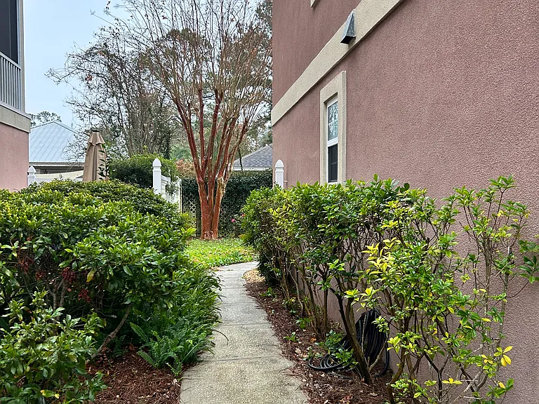 Holly St — Photo 40