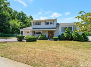 9 Stradford Rd, Parlin, NJ 08859