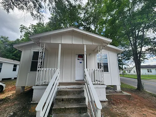 421 Donald St Photo 1