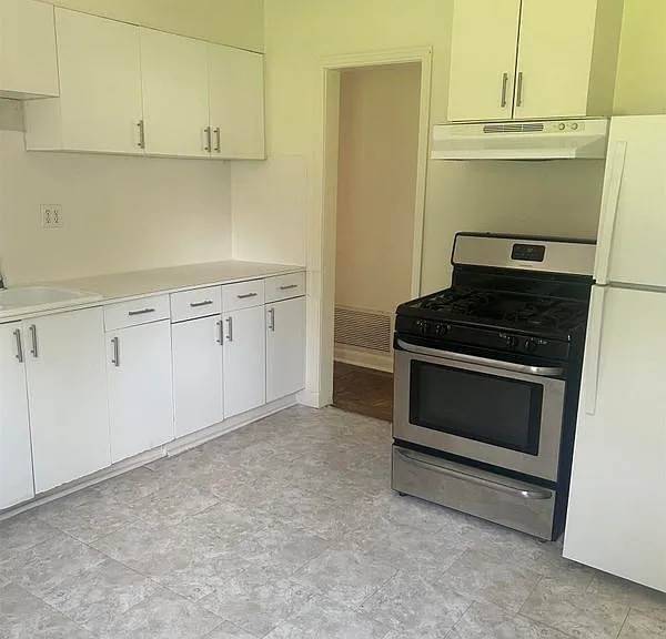 1240 Aberdeen Ave — Photo 5