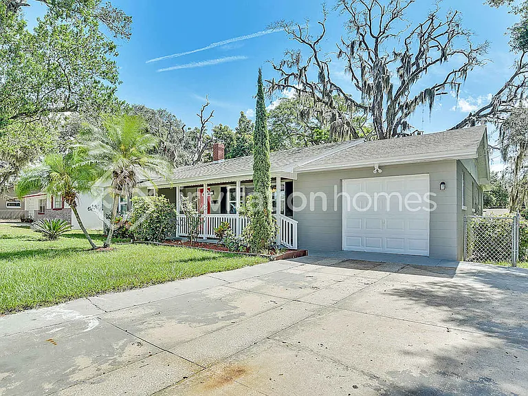 1115 N Powers Dr — Photo 1