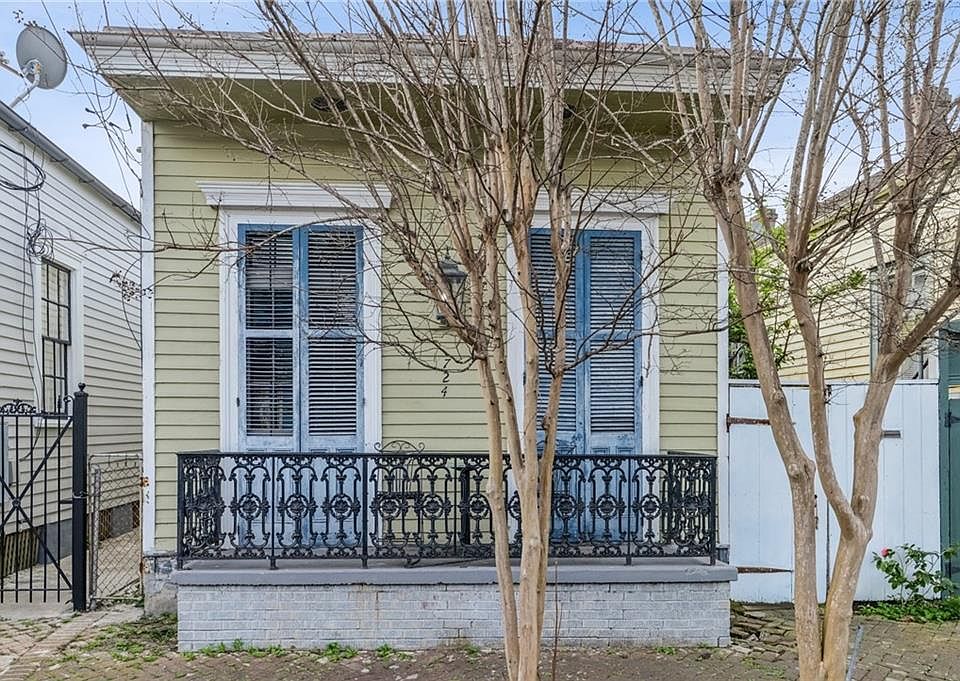 1st image of 724 Gallier St
