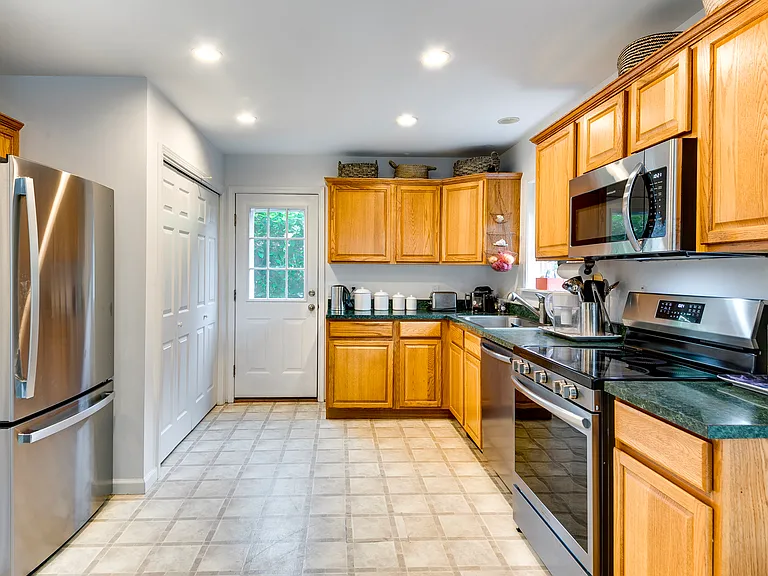 3 Bayberry Rd — Photo 9