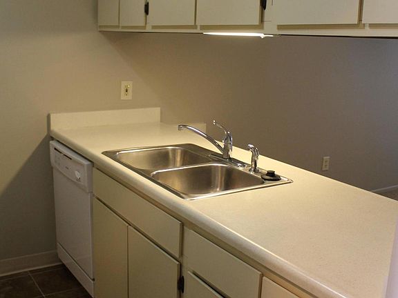 4th image of 1563 W Pond Dr APT 33