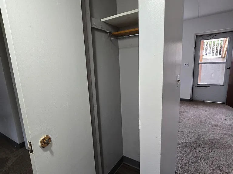 924 Seneca Ct — Photo 14