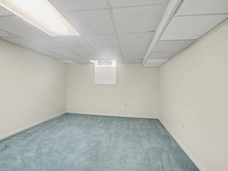 456 Essex Dr — Photo 21