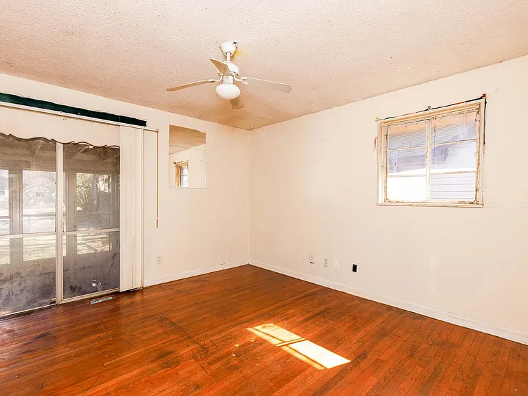 4329 Harmon St — Photo 13