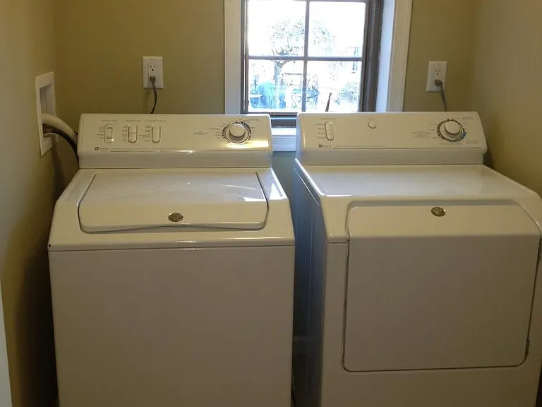 Washing rm - off hallway