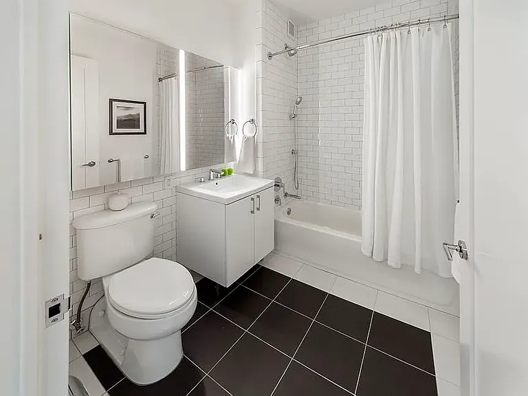 70 Pine St #5006 — Photo 4