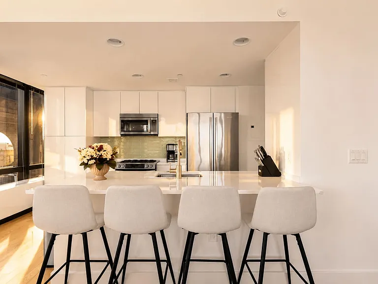 1113 York Ave #3B — Photo 5