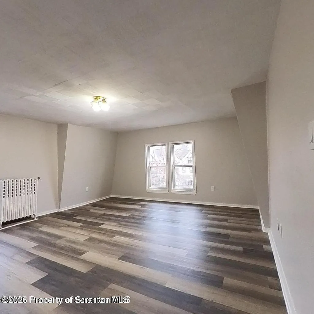 2 bed, 1.0 bath, 1100 sqft, $1,200 — Photo 1