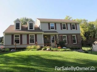 750 Oakview Dr, Algonquin, IL 60102