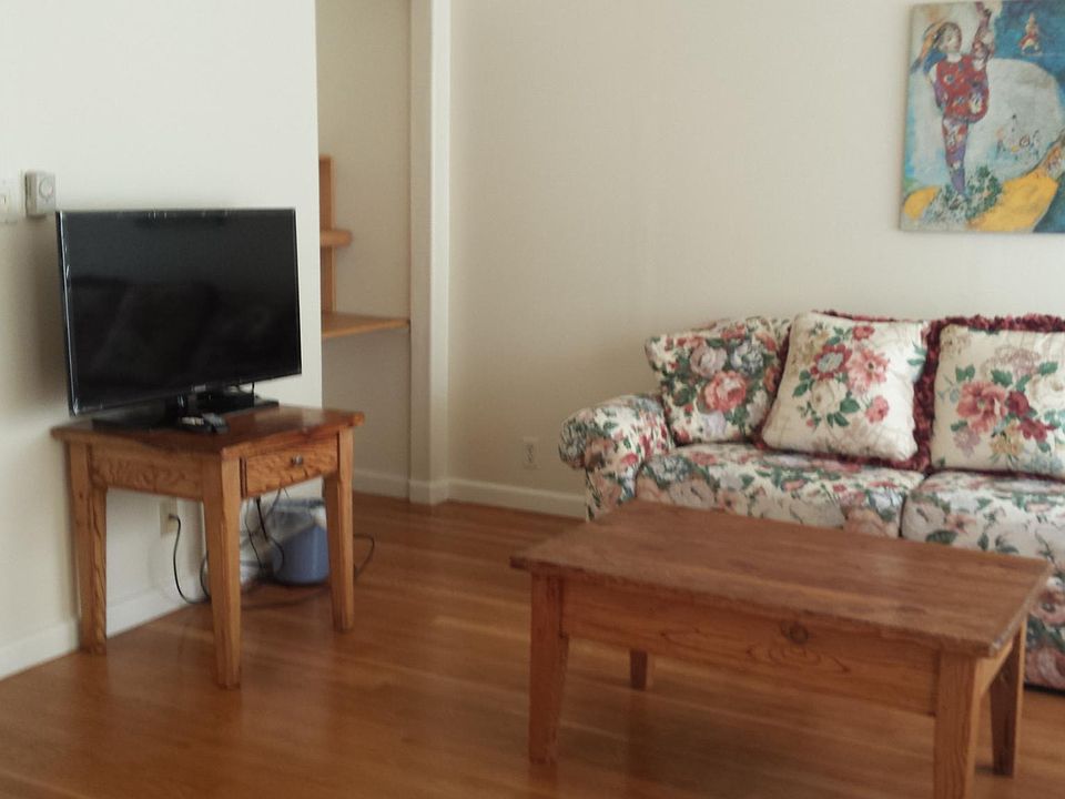 1st image of 555 Forest Ave APT 11