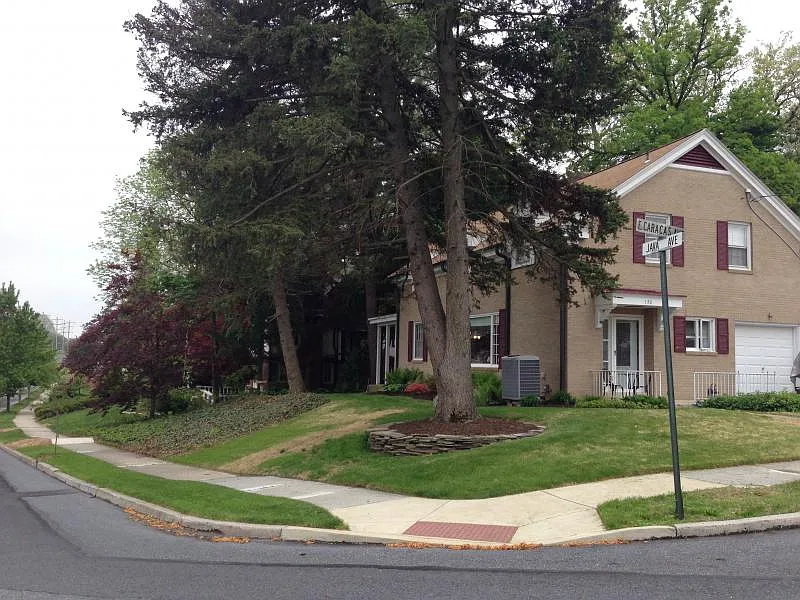 150 E Caracas Ave