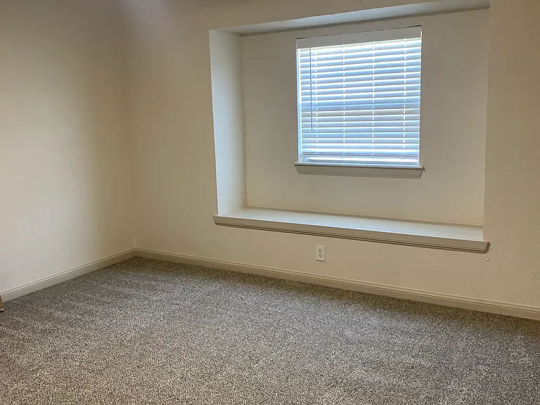 1012 S English Dr — Photo 6