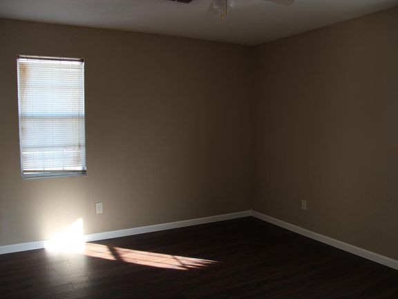 Large Master Bedroom (approx. 300+ Sf.)