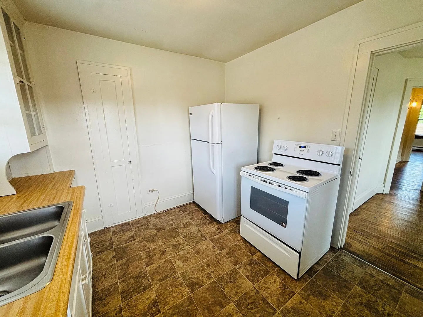 3 Bedroom 1 Bath Duplex — Photo 2