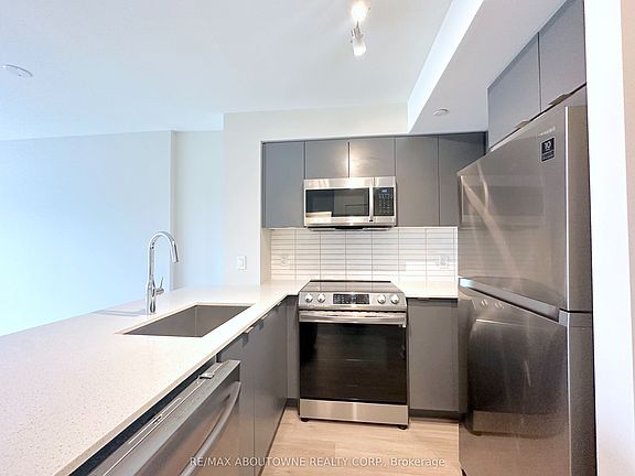 3rd image of 3385 Dundas St W #514