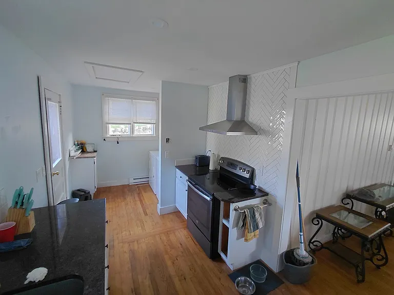 12 Houston Ave — Photo 2