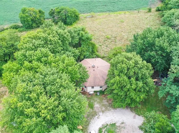 9121 NW Old Stagecoach Rd, Kansas City, MO 64154