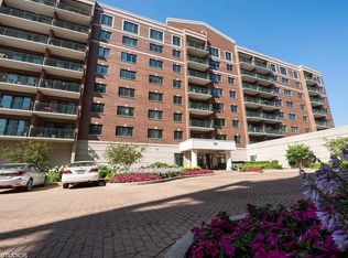 770 Pearson St APT 211, Des Plaines, IL 60016