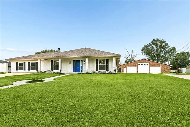 4 bed, 3.0 bath, 2800 sqft, $2,500 — Photo 3