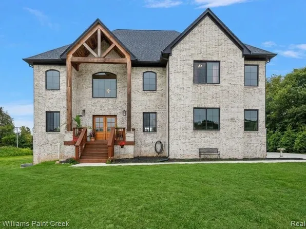 4850 Pinecrest Ct, Dryden, MI 48428
