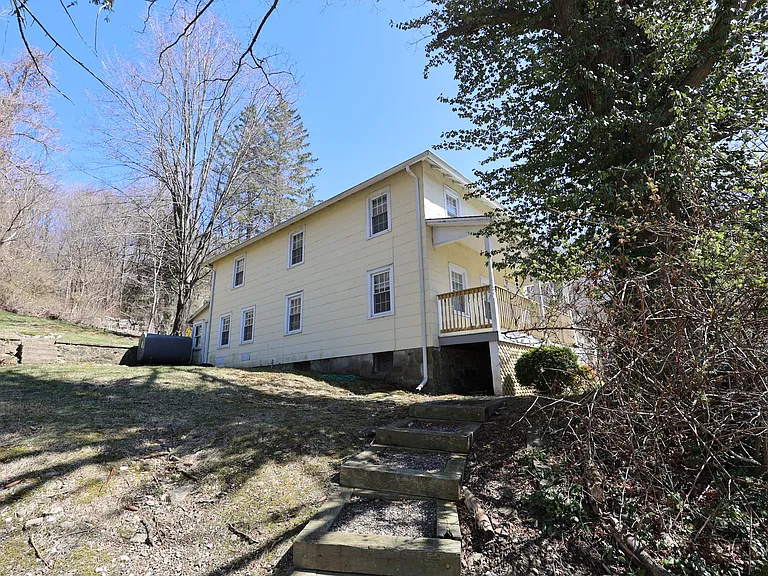 48 W Branchville Rd — Photo 2