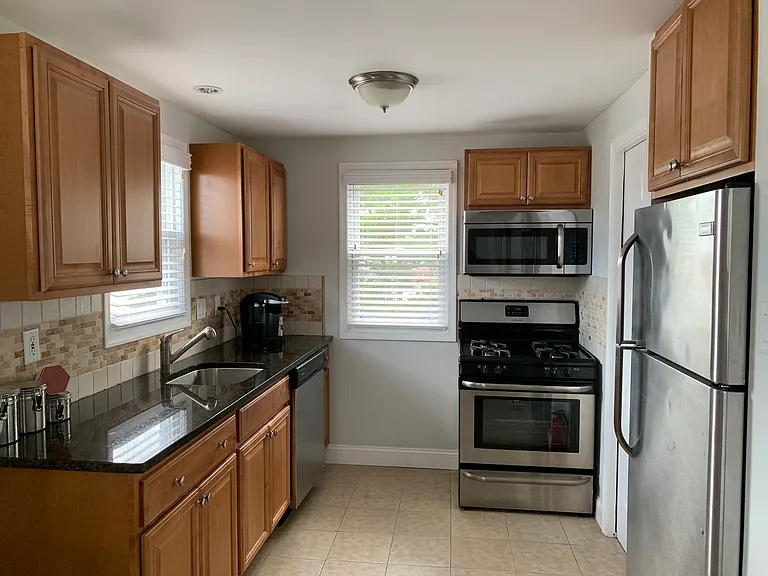 200 N Harding Ave #B — Photo 7