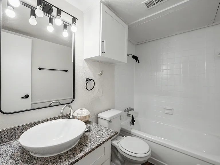 The Alista Apartments — Photo 17