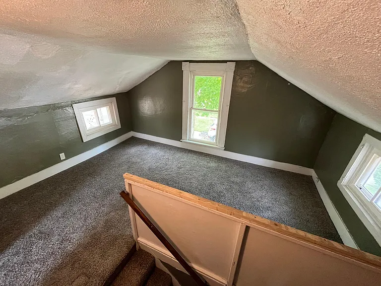 212 W Maple St — Photo 16