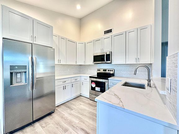 4th image of 9142 Carma Drive