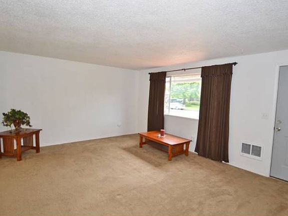 3rd image of 1004 SE 24th Ave