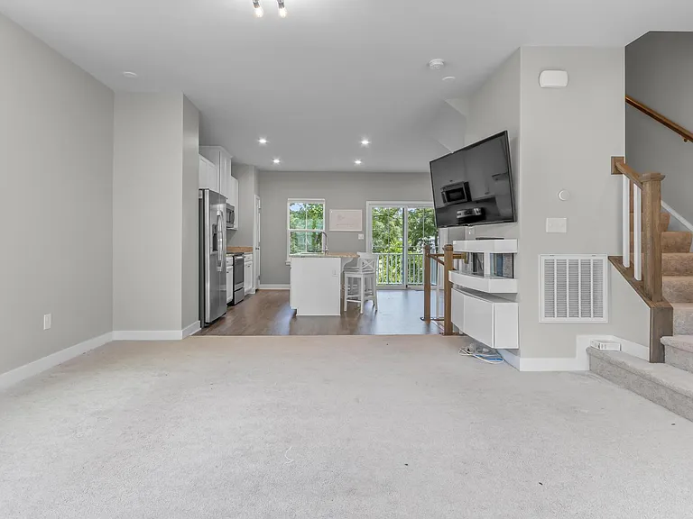 446 Westport St — Photo 17