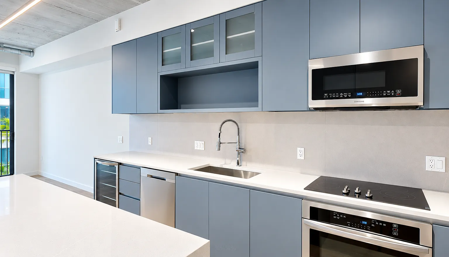 1 bed, 748 sqft, $2,420 — Photo 2