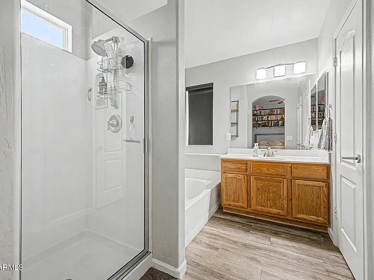 1119 E Pontiac Dr — Photo 14