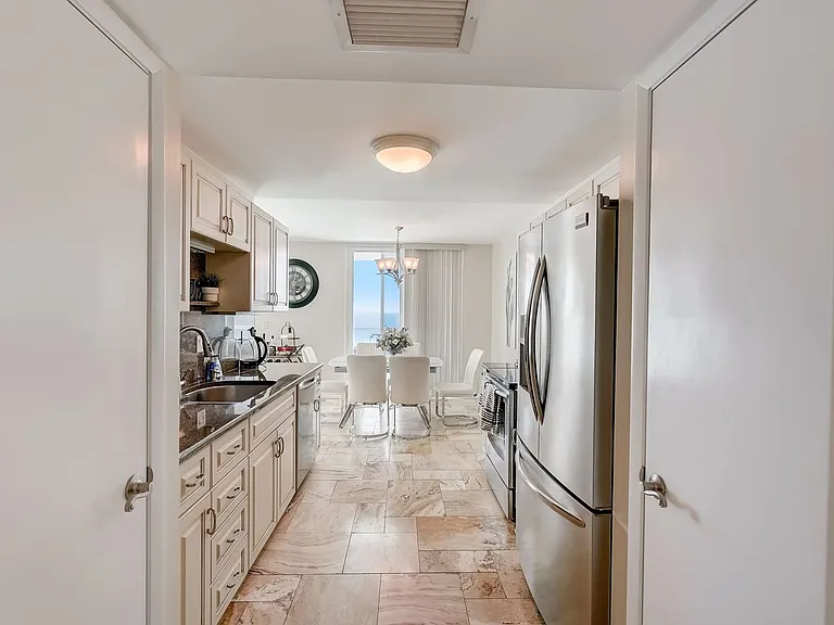 2425 Gulf Of Mexico Dr #14B — Photo 9