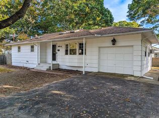22 Arrowhead Dr, Shirley, NY 11967