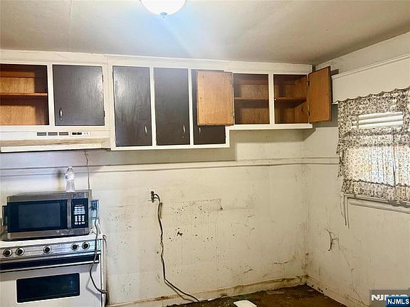 5th image of 72-74 Hanford St