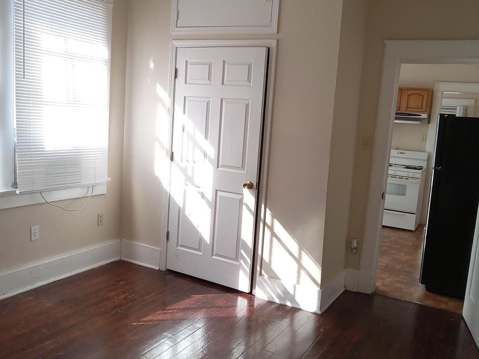 1st image of 3037 Robert St #2