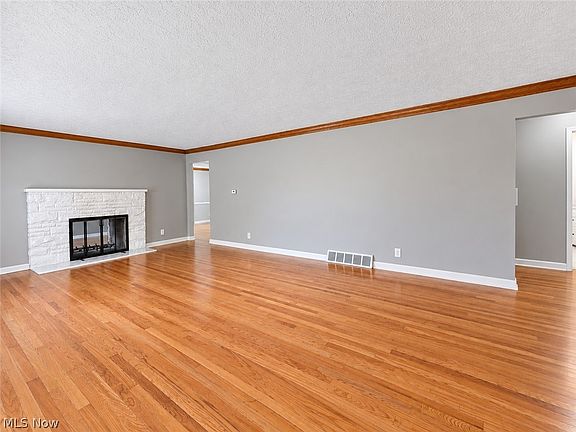 3rd image of 2961 Chamberlain Rd
