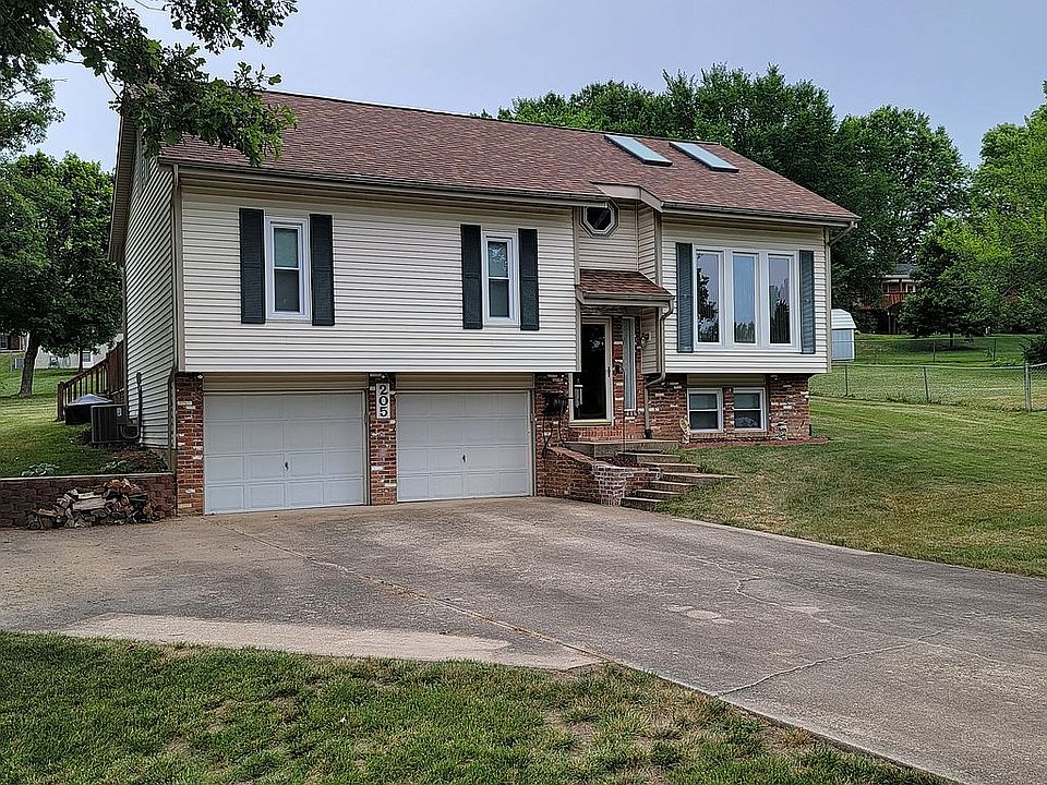 1st image of 205 Wagonwheel Dr