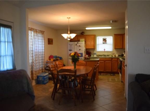 4th image of 210 Chesterfield Cir