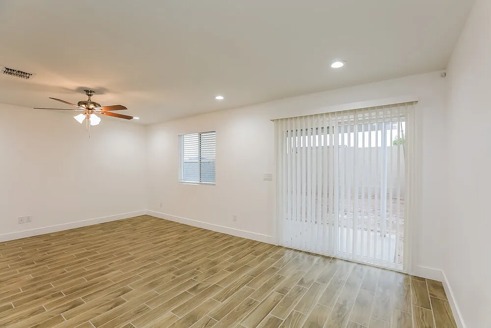 3 bed, 2.0 bath, 1125 sqft, $2,095 — Photo 3