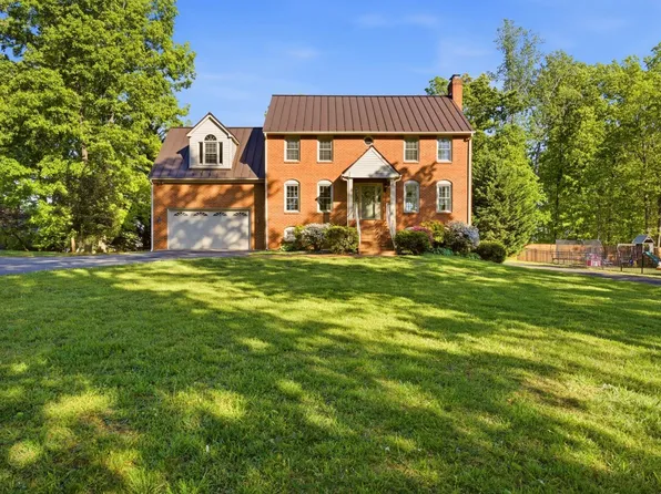 215 London Downs Dr, Forest, VA 24551
