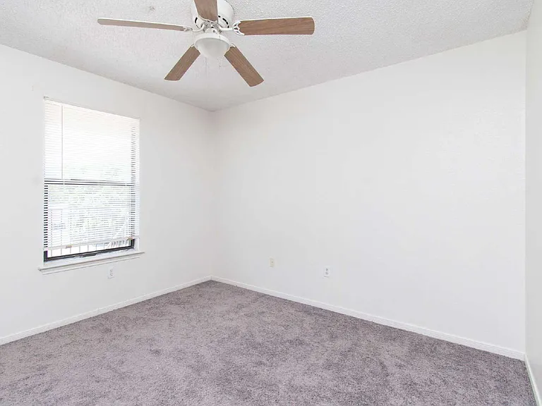 142 Wolf Rd #D — Photo 10