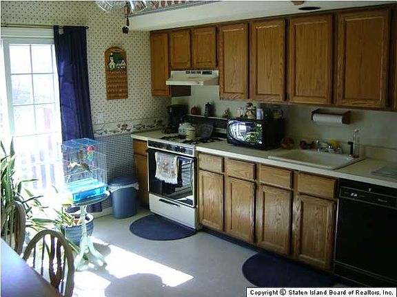 4th image of 2 Garden St #B