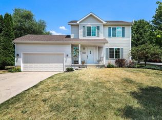 100 Stonefield Cir, Mount Horeb, WI 53572